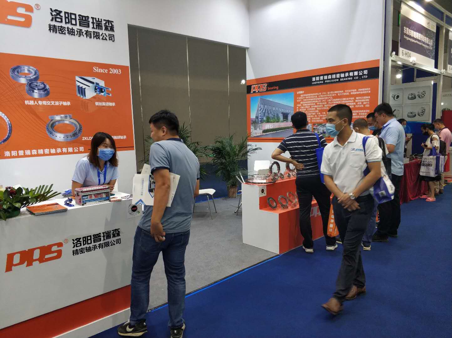 深圳機械展現場(chǎng)交談